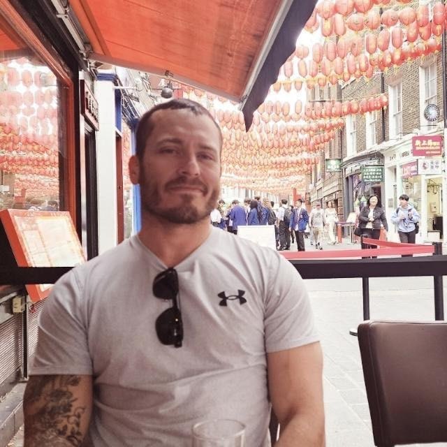 Didysis brolis dabar tave stebi